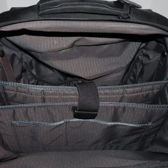 Tumi T-Tech Presidio Macarthur Wheeled Compact Laptop Briefcase Style 67102D - Picture 10 of 15